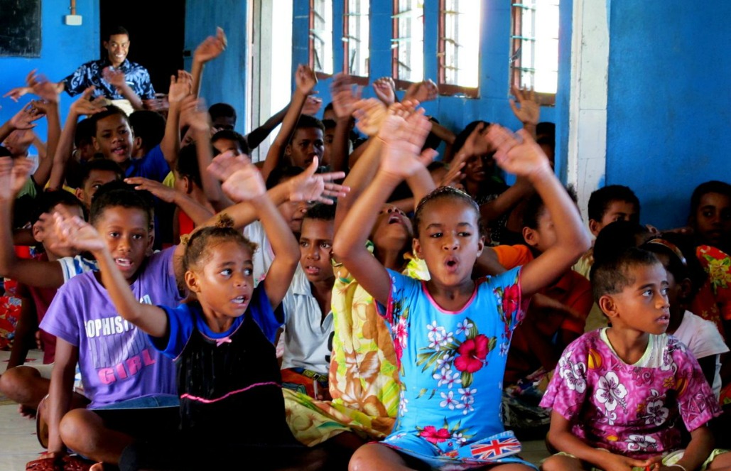fiji - teaching children dawasamu islands - 02 VolunteerForever